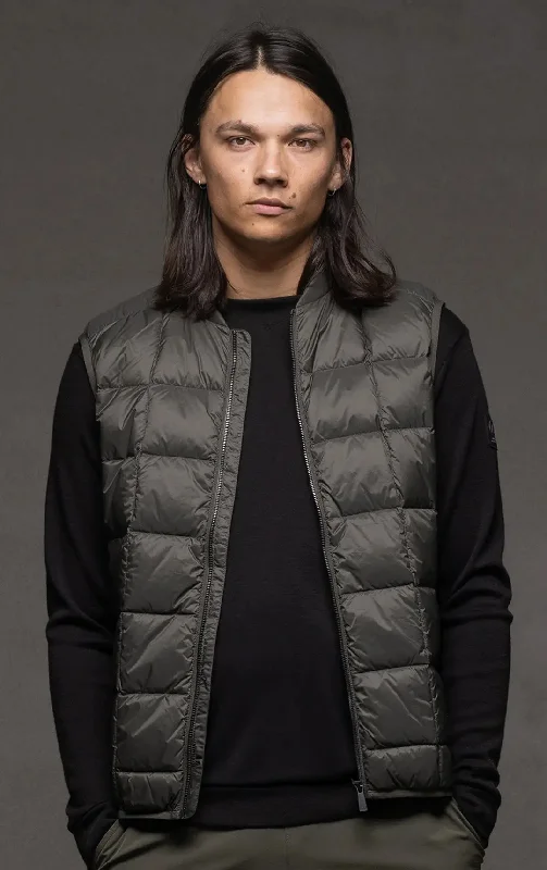 ESSENTIAL LIGHTWEIGHT DOWN VEST